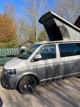 Volkswagen T5 Caravelle Profiausbau wie California - weiße Volkswagen T5 California