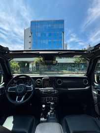 Jeep Wrangler - 8