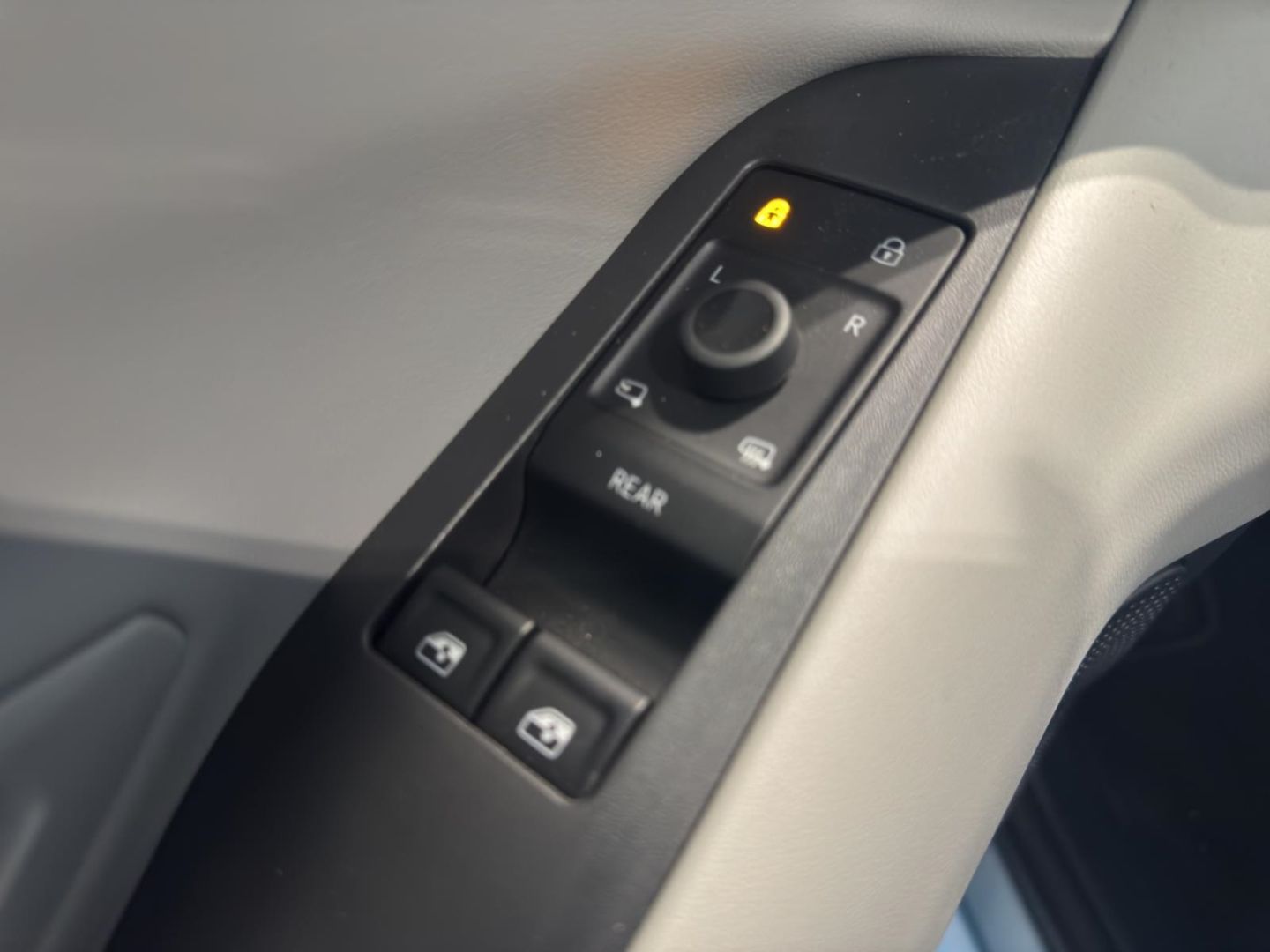 Fahrzeugabbildung Ford Explorer AWD totWinkelASS Kamera SpurhalteASS