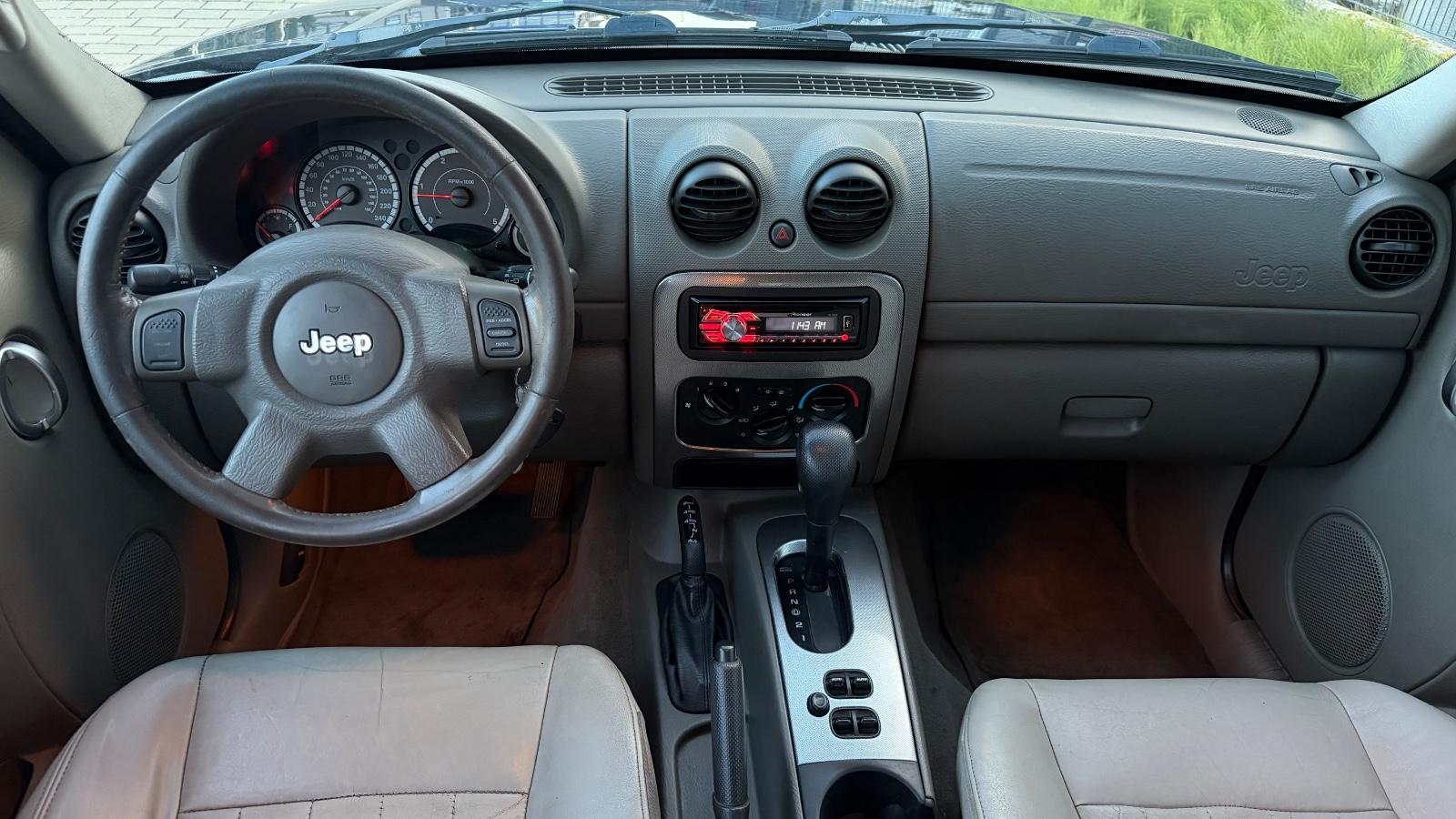 Jeep Cherokee 2005 — фото 13