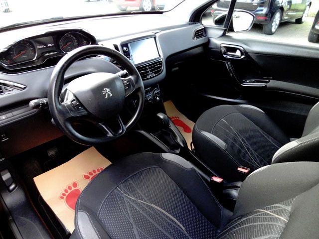 Fahrzeugabbildung Peugeot 208 + Navi ZB+Klima+BT+WR+BC
