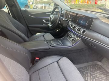 Mercedes-Benz E 200 Avantgarde E 200 4Matic (213.287) DAB RFK
