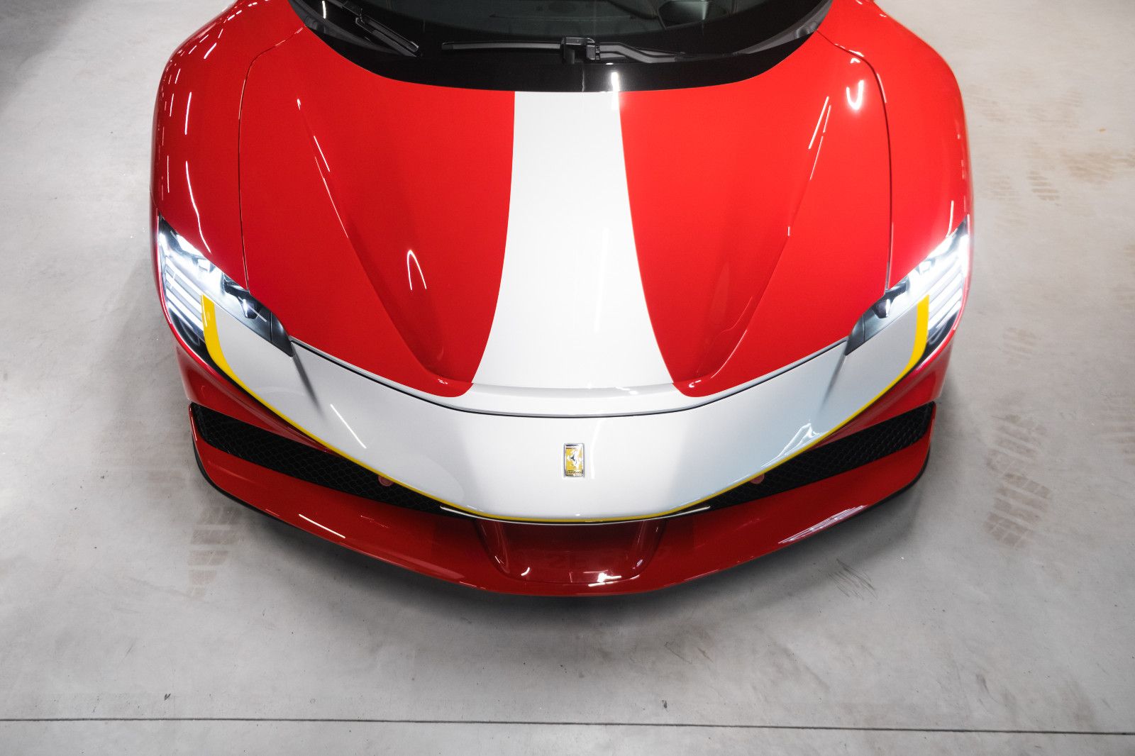 Fahrzeugabbildung Ferrari SF90 Assetto Fiorano-Carbonsitze-LED-Lenkr.