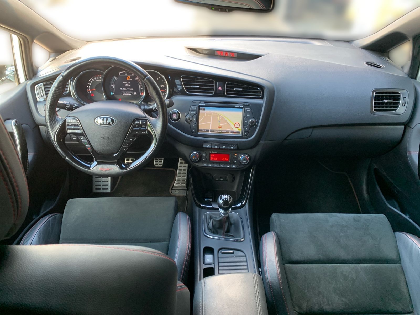 Fahrzeugabbildung Kia Ceed GT-Track 1.6 T-GDI Navi PanDach EXPORT