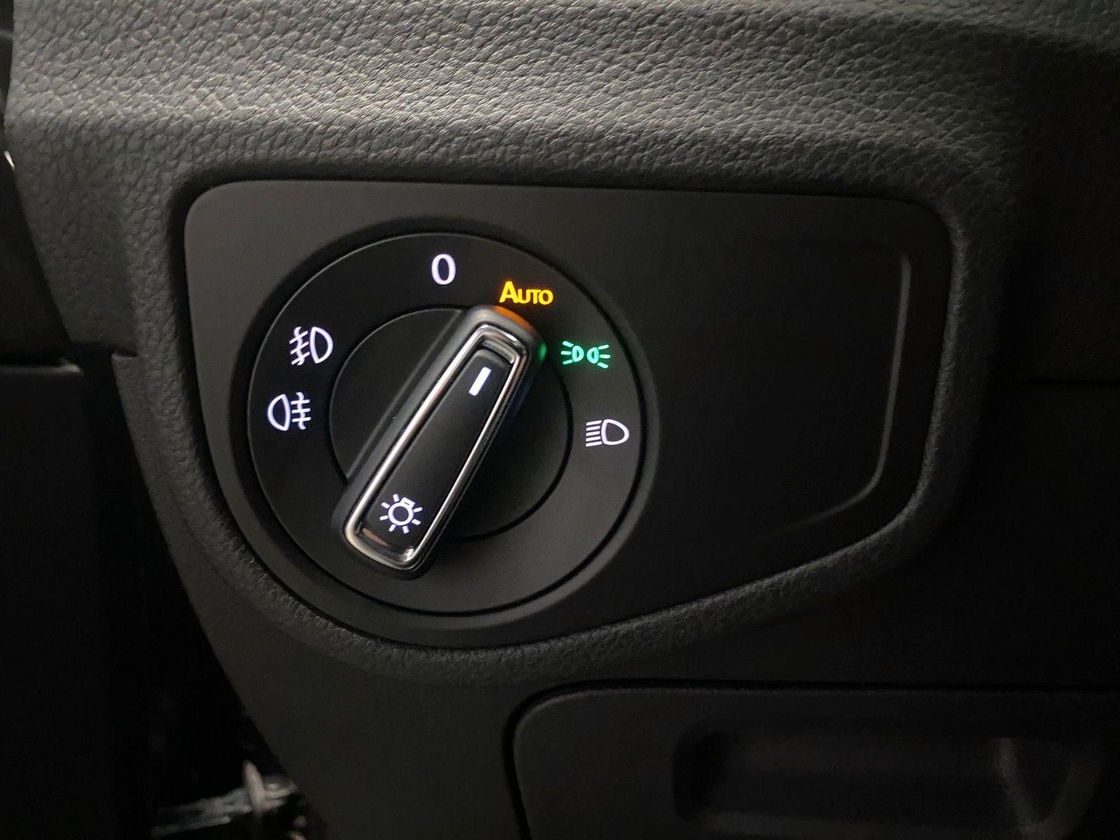 Fahrzeugabbildung Volkswagen Golf Sportsvan 1.5 TSI ACT Comfortline+DSG+ACC+