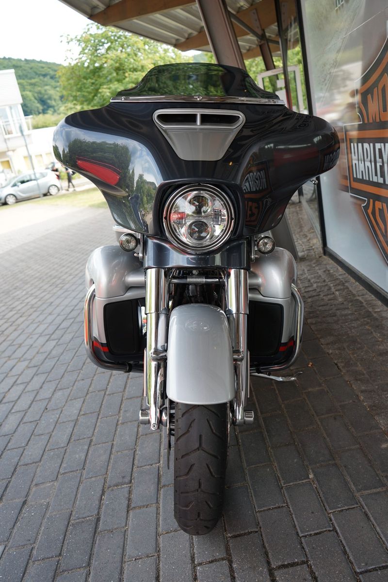 Fahrzeugabbildung Harley-Davidson Street Glide 117 CVO-Neuwertig-Wilbers