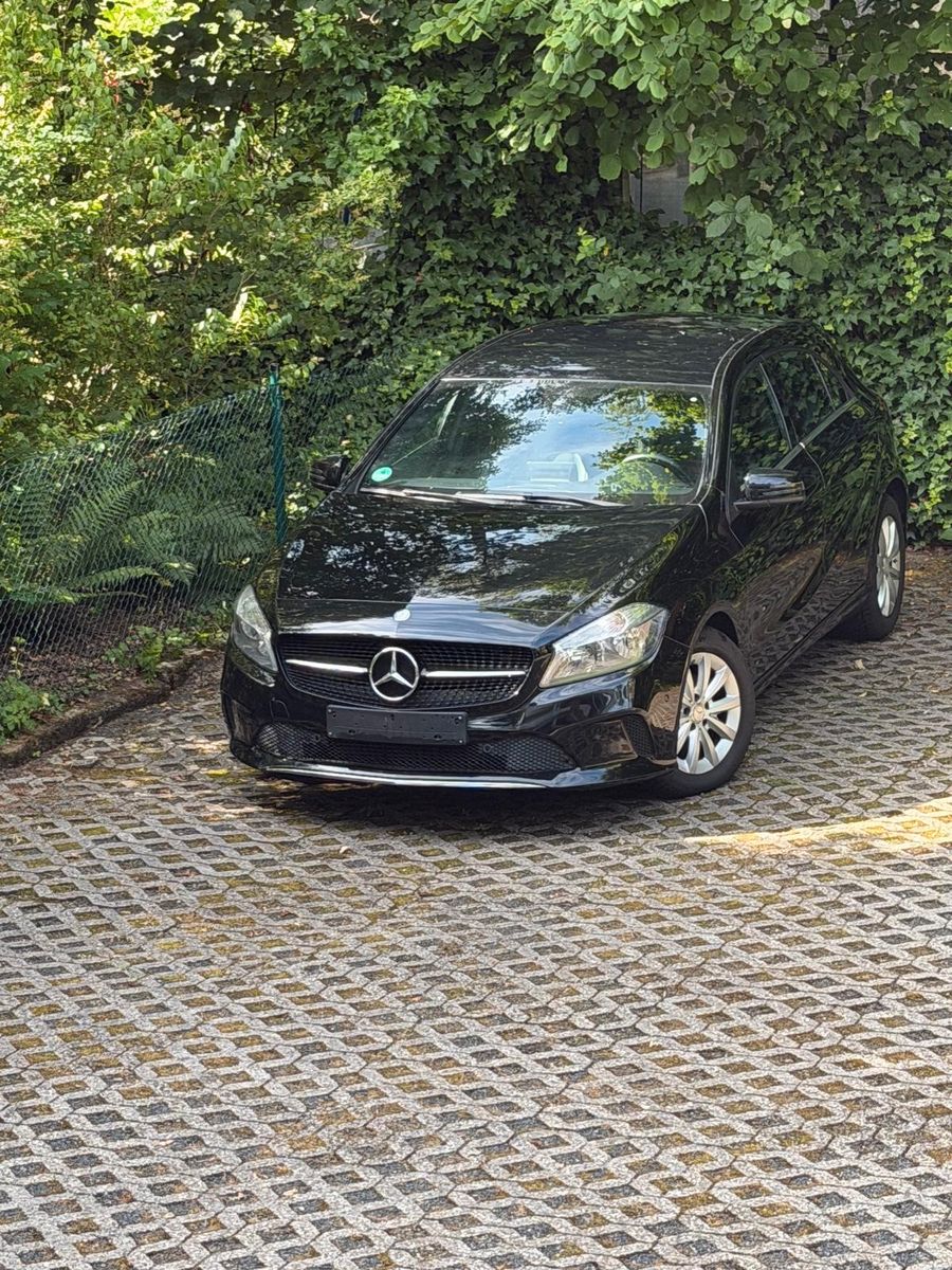 MERCEDES-BENZ A 180 d Style  Aus 2.Hand Sportsitze Teil Leder 