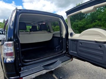 Mitsubishi Pajero 3.2 DI-D Edition 30 (200PS) AllradAHK
