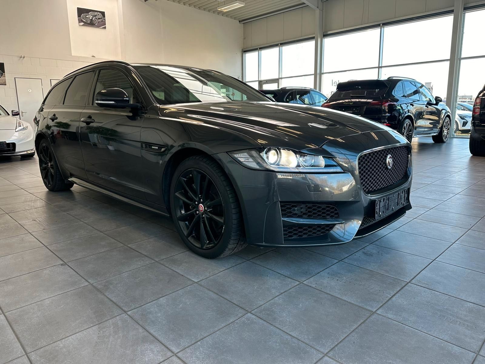 Fahrzeugabbildung Jaguar XF Sportbrake R-Sport/Panodach/E-Sitze/Top!