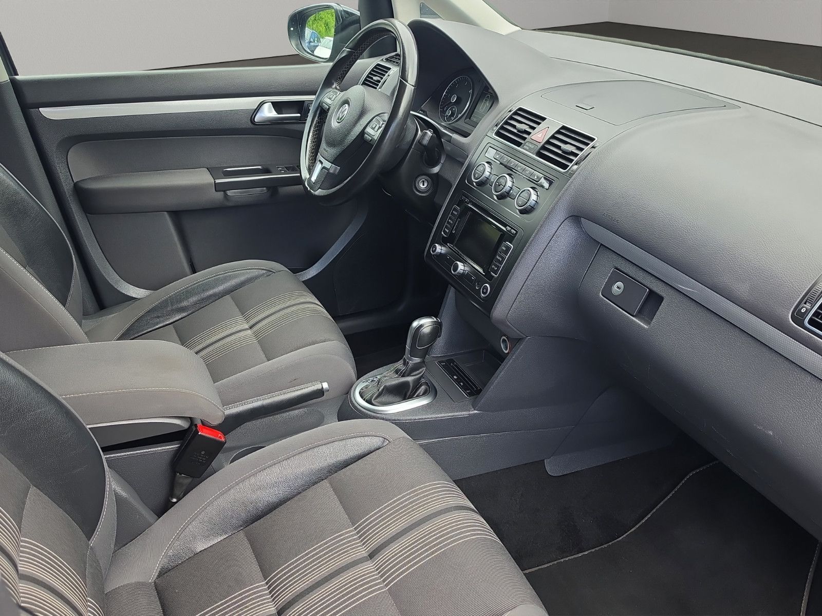 Fahrzeugabbildung Volkswagen Touran Match AUTOMATIK LEDER  PDC SHZ PDC