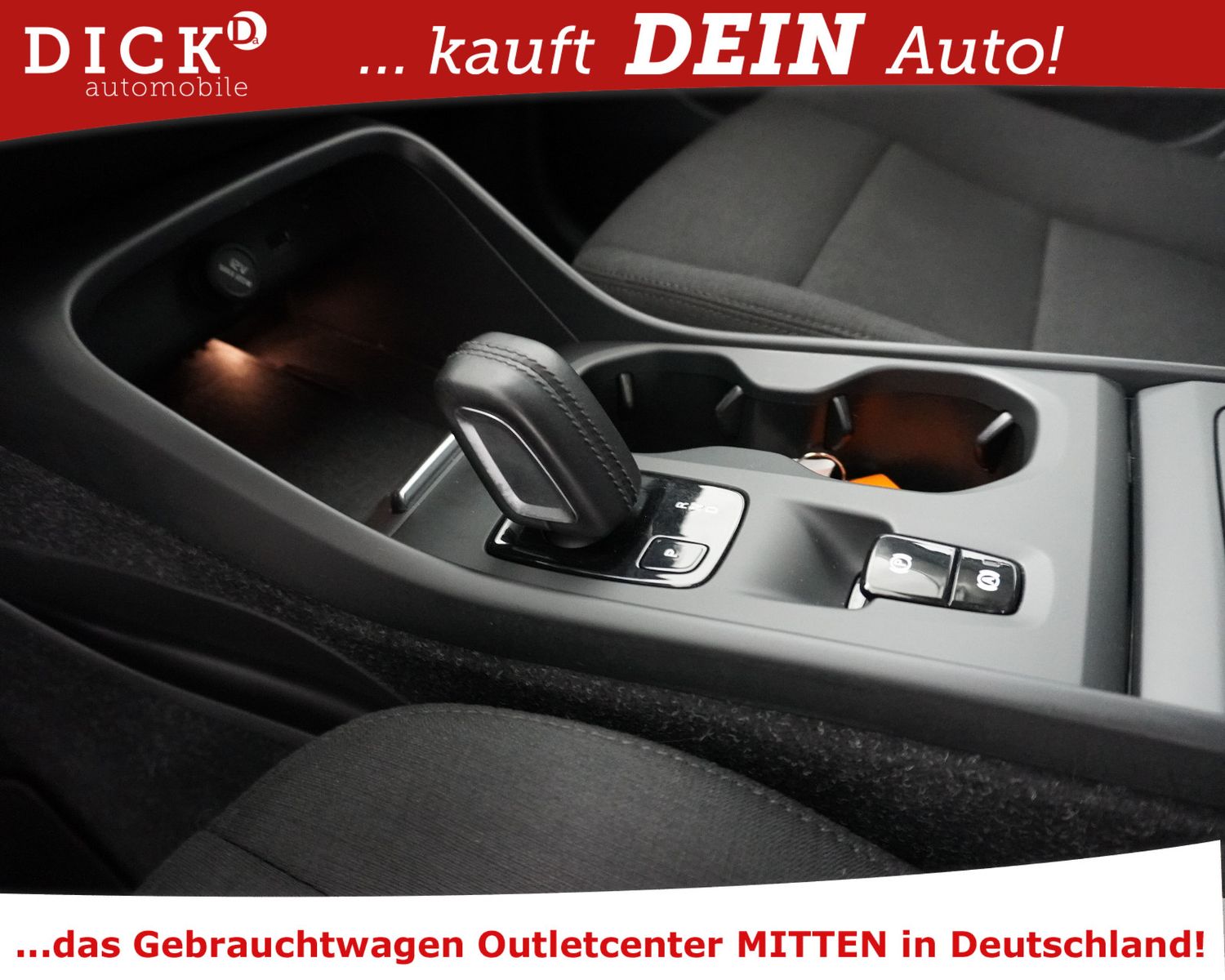 Fahrzeugabbildung Volvo XC40 T3 Aut Momen PANO+VIRTU+LED+KAM+H&K+ACC+SHZ