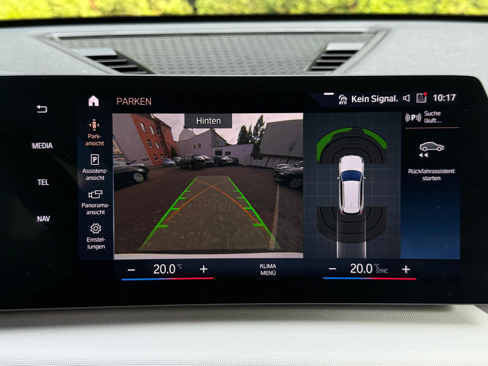 Fahrzeugabbildung BMW iX1 30 xDrive 64 kWh SHADOW+LIFE+SHZ+KAM+LEDER+M