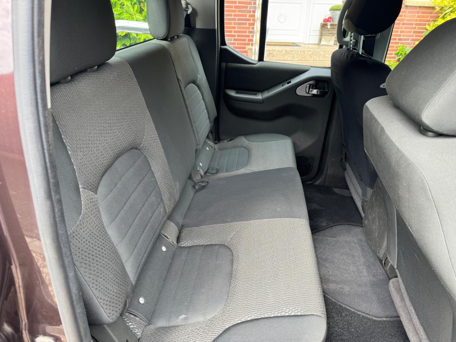 NISSAN NAVARA 2.5 dCi 190ch 4X4 - DOUBLE CAB - HARD-TOP - ATTELAGE - SIÈGES CHAUFFANTS - CLIM BIZONE