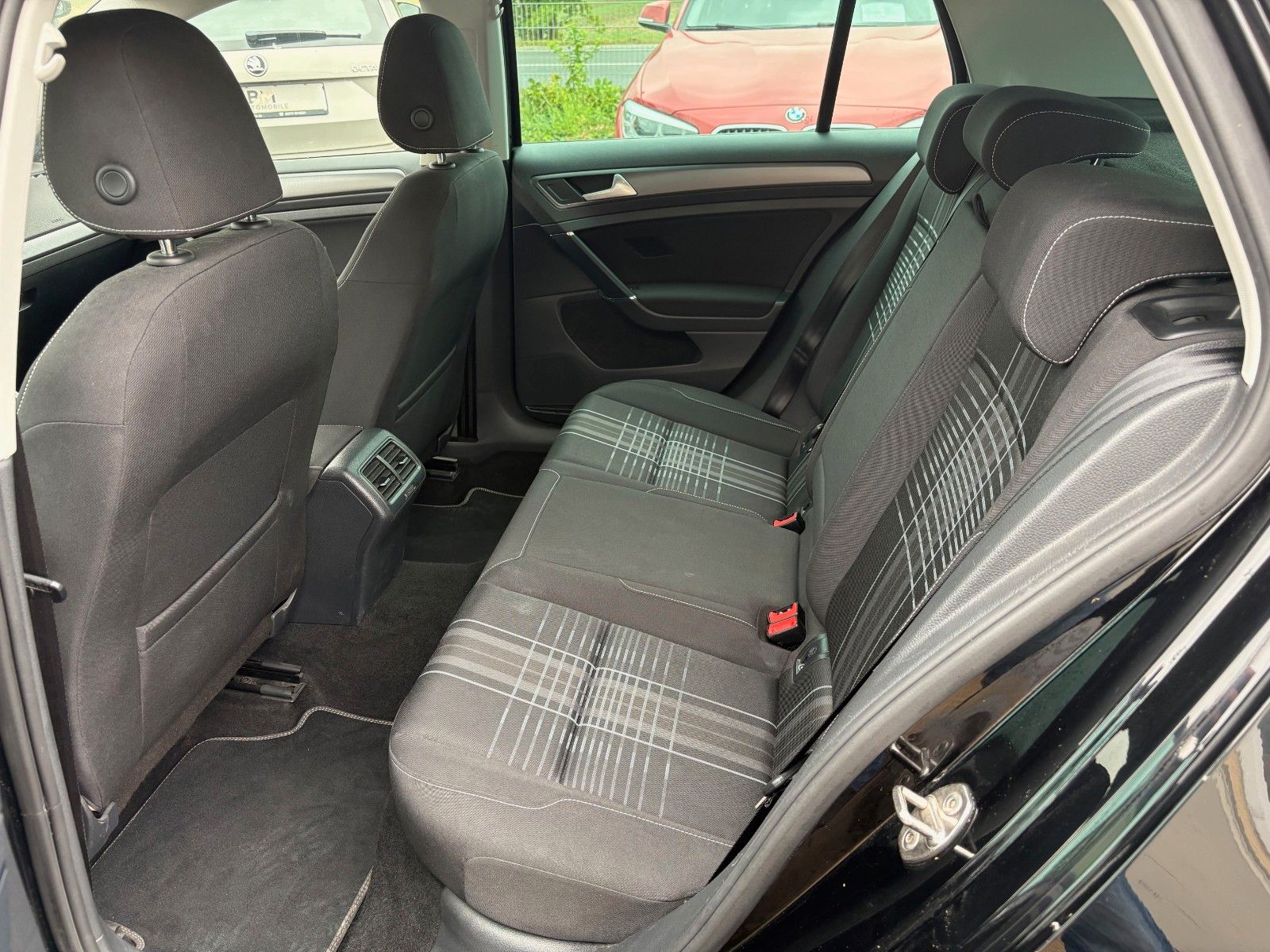 Fahrzeugabbildung Volkswagen Golf VII 1.6 TDI Lim. Lounge Navi Klima 2.HAND