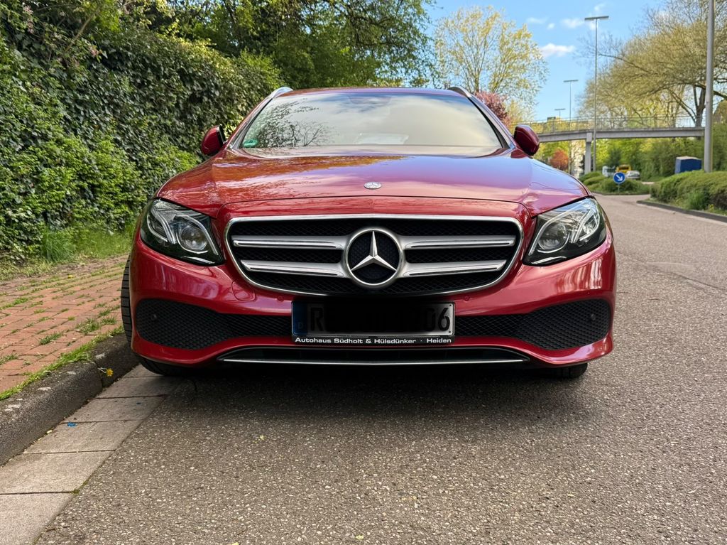 Image of Mercedes-Benz E 220