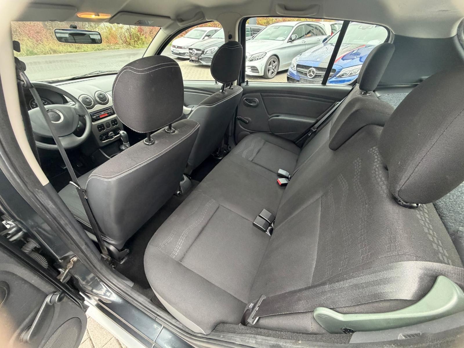 Dacia Sandero 2010 — photo 12
