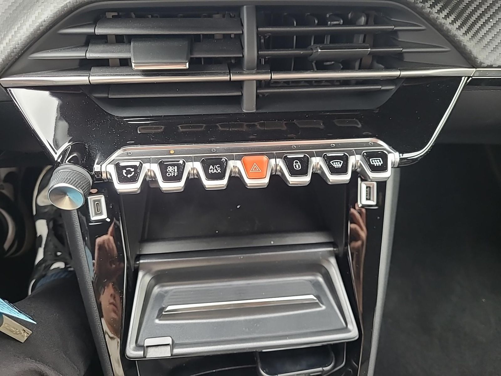 Fahrzeugabbildung Peugeot 2008 Allure +LED+TEMPOMAT+CARPLAY+LANEASSIST+
