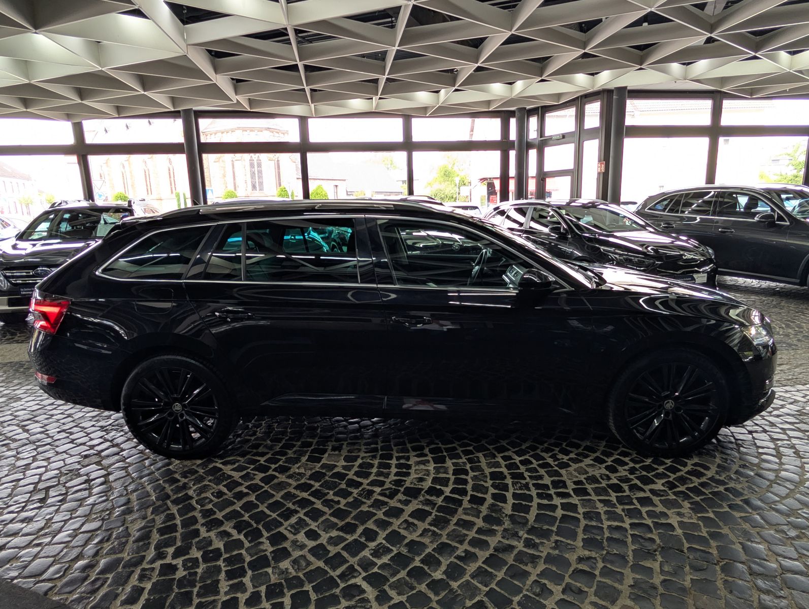 Fahrzeugabbildung SKODA Superb Premium Edition 2.0 TDI ACC VIRT MASSAGE