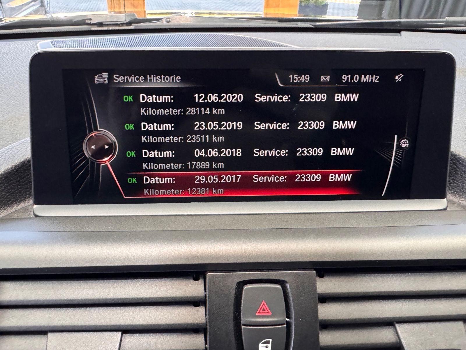 Fahrzeugabbildung BMW M135i xDrive|H&K|LED|KAMERA|VOLL|DEUTSCHES FZG