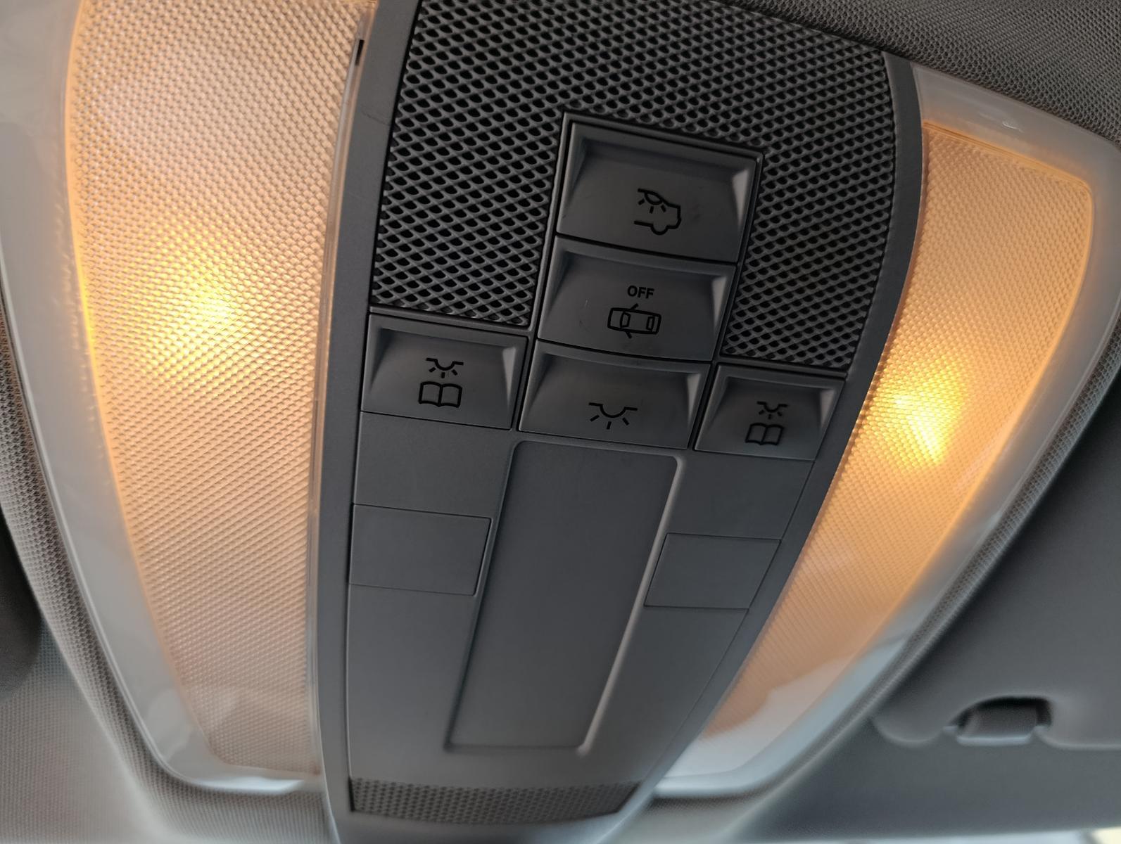 Mercedes-Benz GLK350 2011 — photo 25