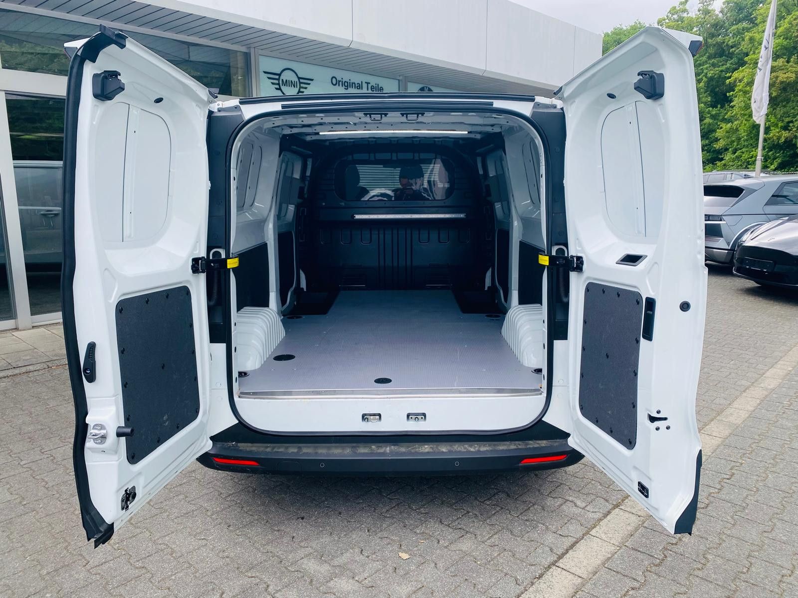 Fahrzeugabbildung Maxus eDeliver 7 L2 3,5 77kwH 3SI+NAVI+LED+SHZ+KAM+ACC