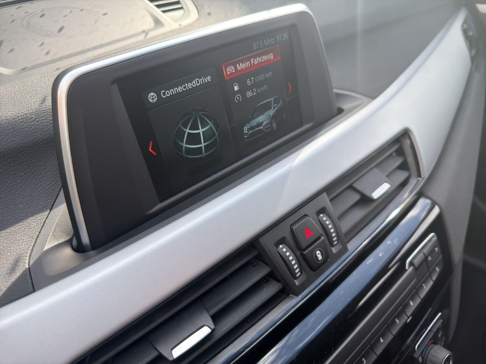 Fahrzeugabbildung BMW X1 sDrive 18 i Advantage PDC*Shzg*2-Zo.Klima*