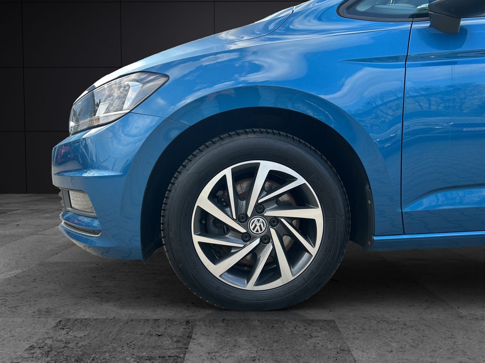 Fahrzeugabbildung Volkswagen Touran SOUND NAVI ACC RFK