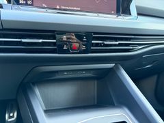 Fahrzeugabbildung Volkswagen Golf VIII Lim. Active eTSI *AHK*LED*TEMP*SHZ*