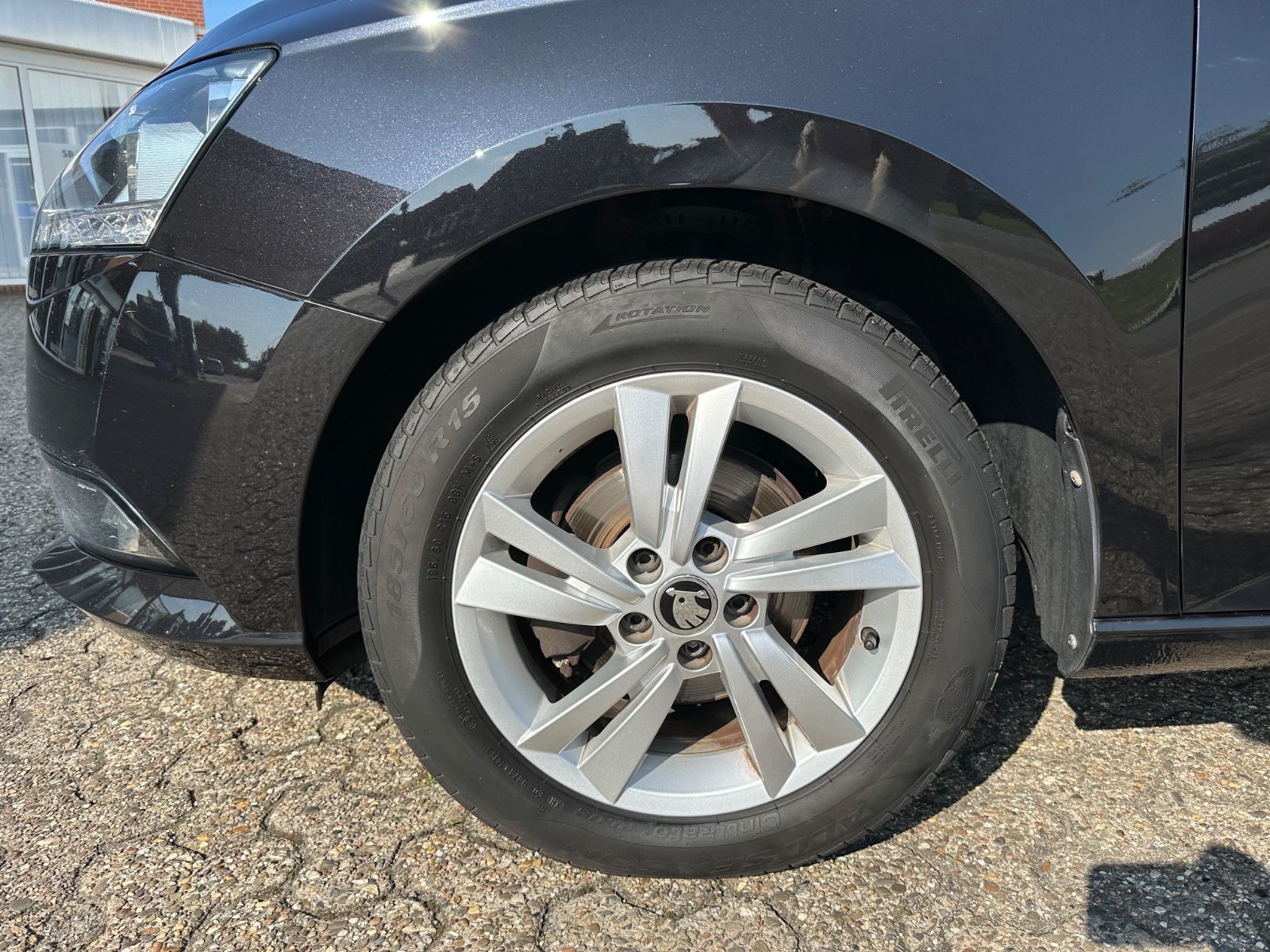 Fahrzeugabbildung SKODA Fabia Combi 1.0 TSI Ambition SHZG/BT/GJR/CarPlay