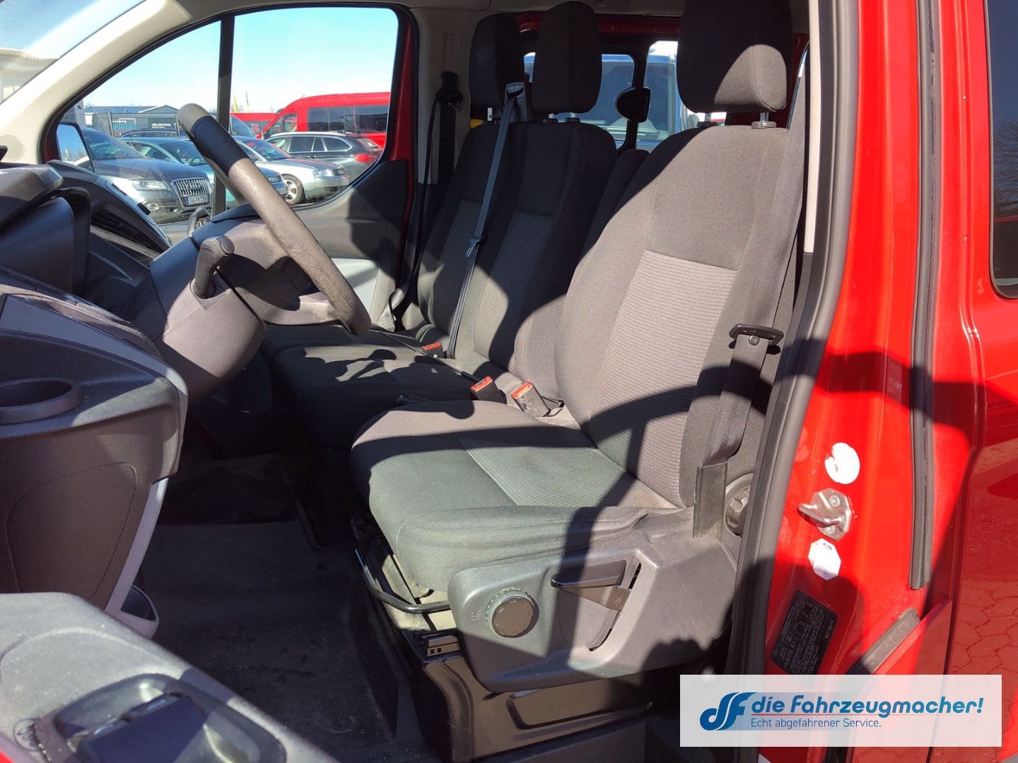 Fahrzeugabbildung Ford Transit Custom Kombi 300 L1 2.2 TDCi *2291