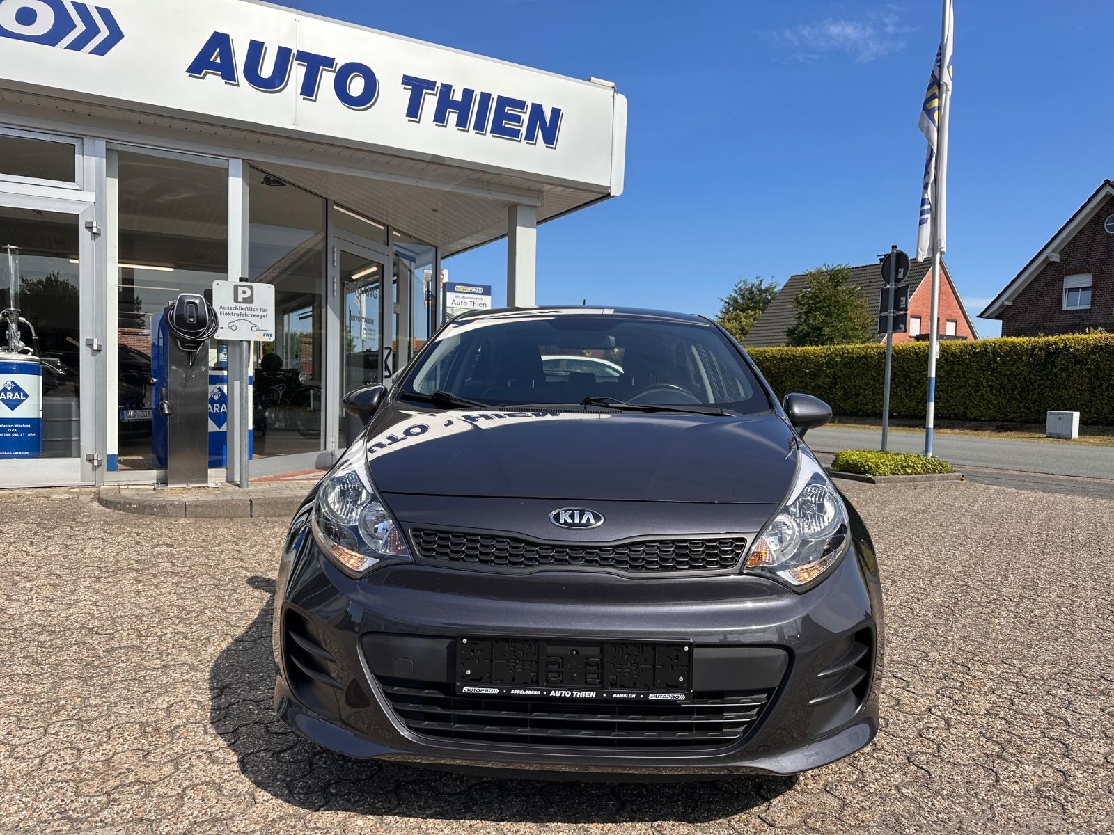 Fahrzeugabbildung Kia Rio 1.2 Sensation Klima/Allwetter/Bluetooth