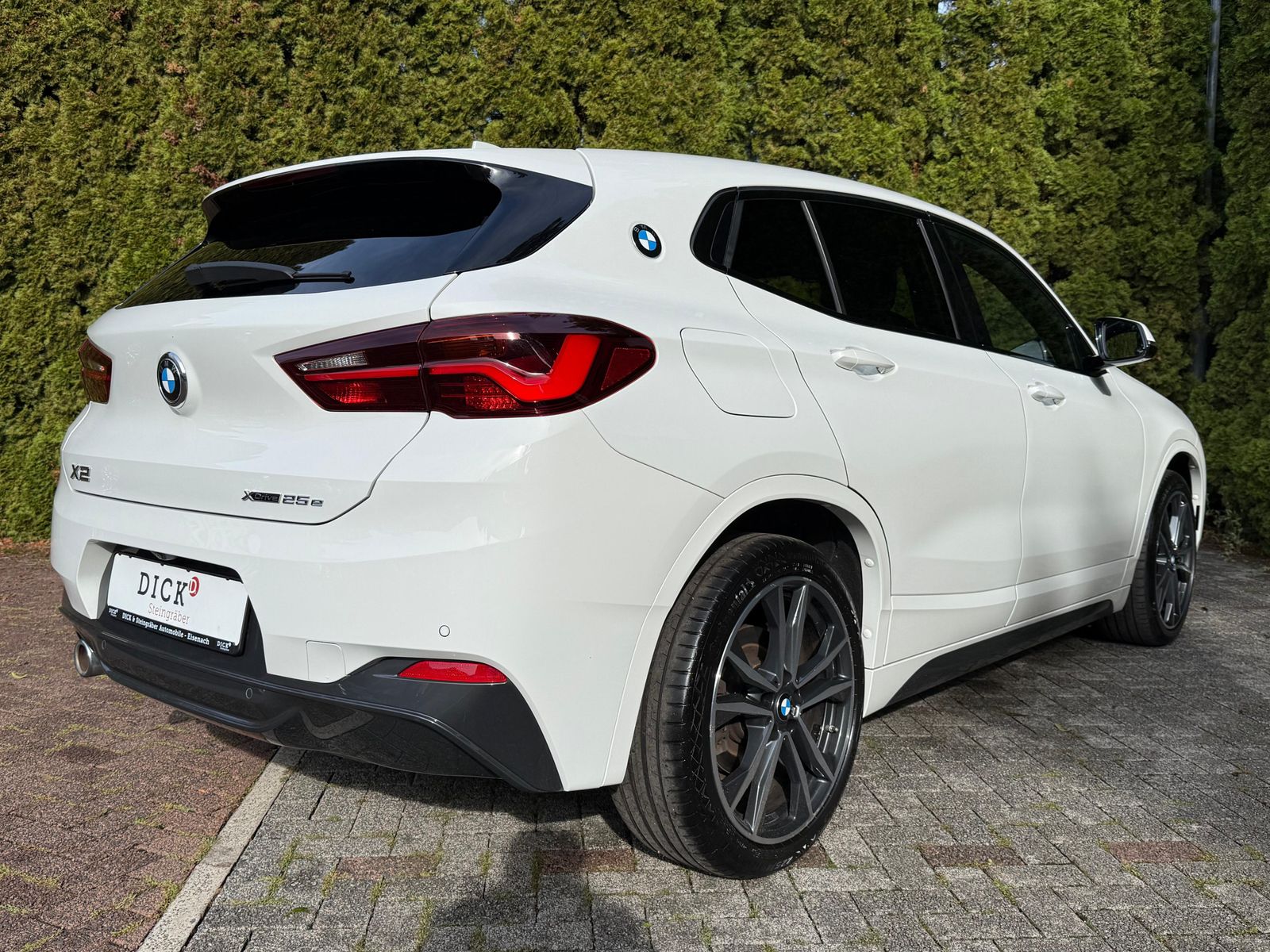Fahrzeugabbildung BMW X2 xDrive 25e M Sport LED+NAV+KAM+H&K+PARK+CARPL