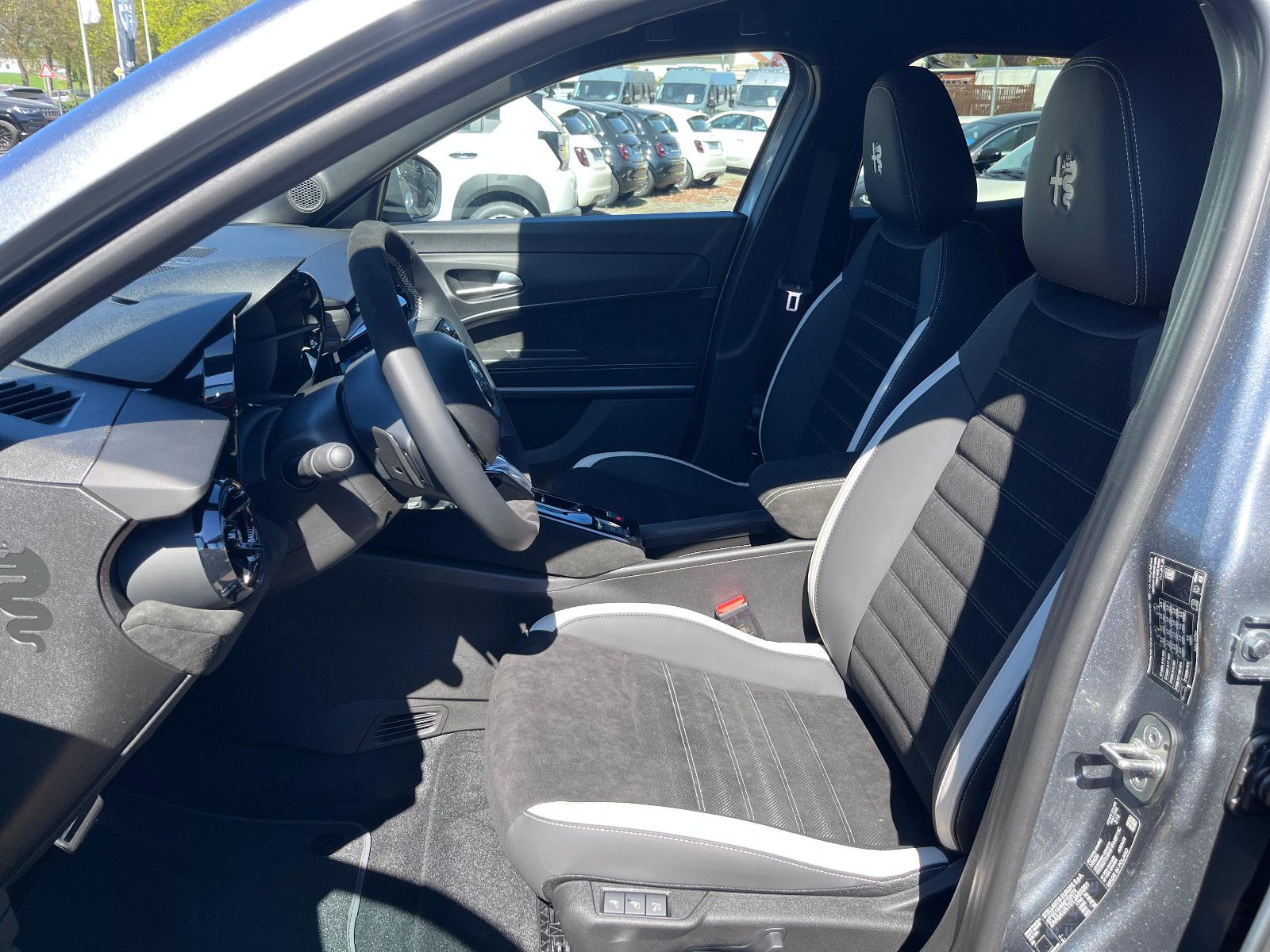 Fahrzeugabbildung Alfa Romeo Junior Ibrida 1.2 VGT -Hybrid 107 Sport Speciale