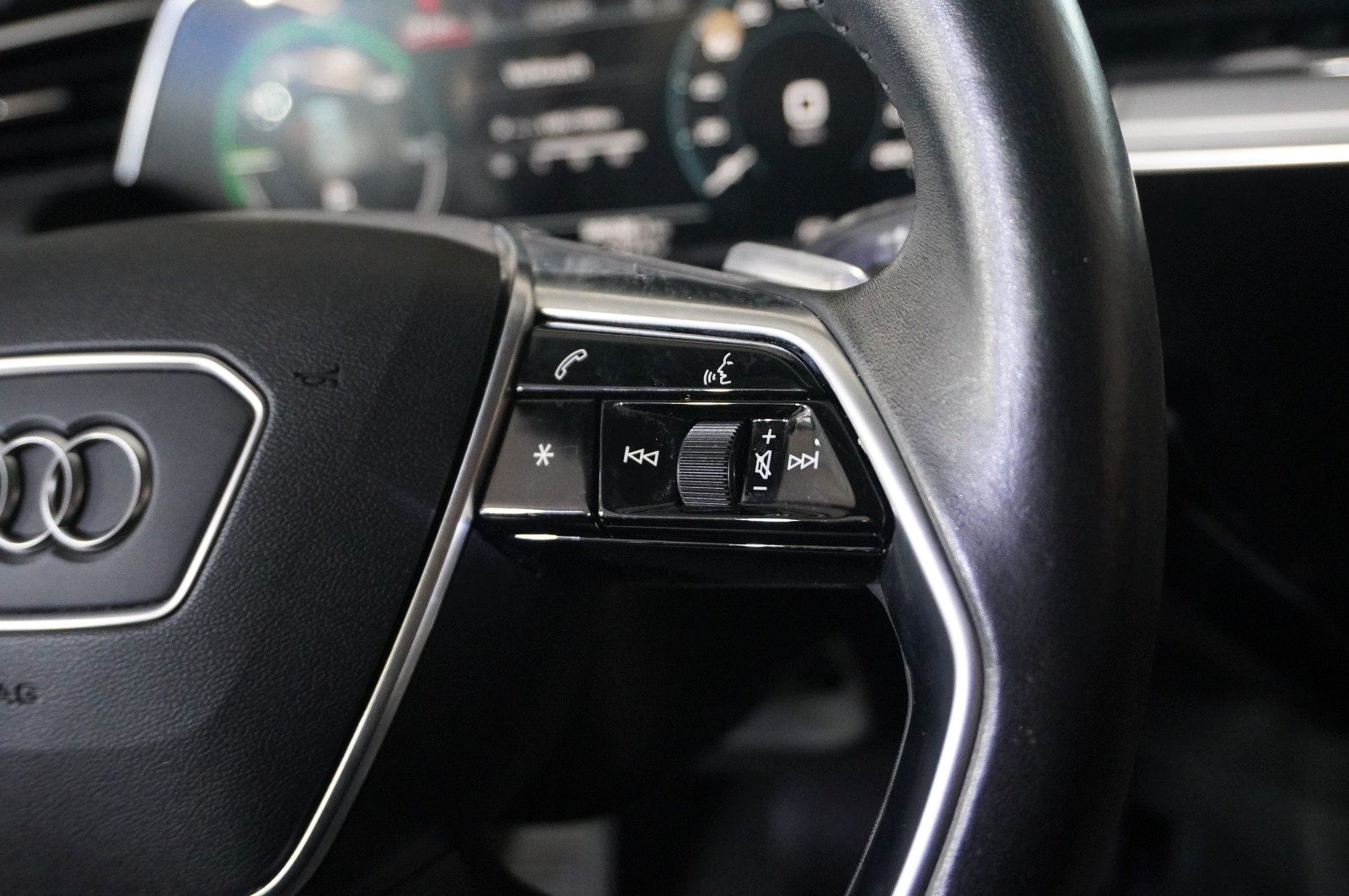 Fahrzeugabbildung Audi e-tron 50 quattro ADVANCED NAVI/LED/SPORT/SH/DAB