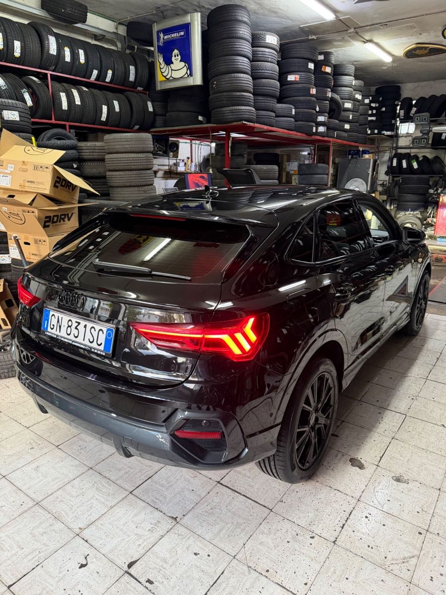 Other Audi Q3 35 TDI S tronic Identity Black imagem 3