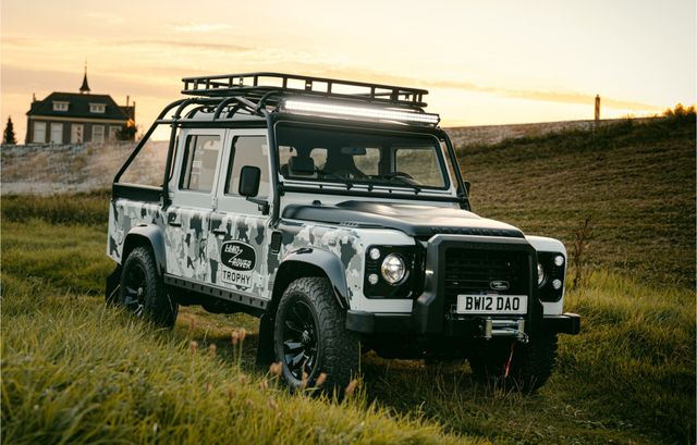 Land Rover Defender 110 Crew Cab - 1/4 LHD Worldwide! TROPH