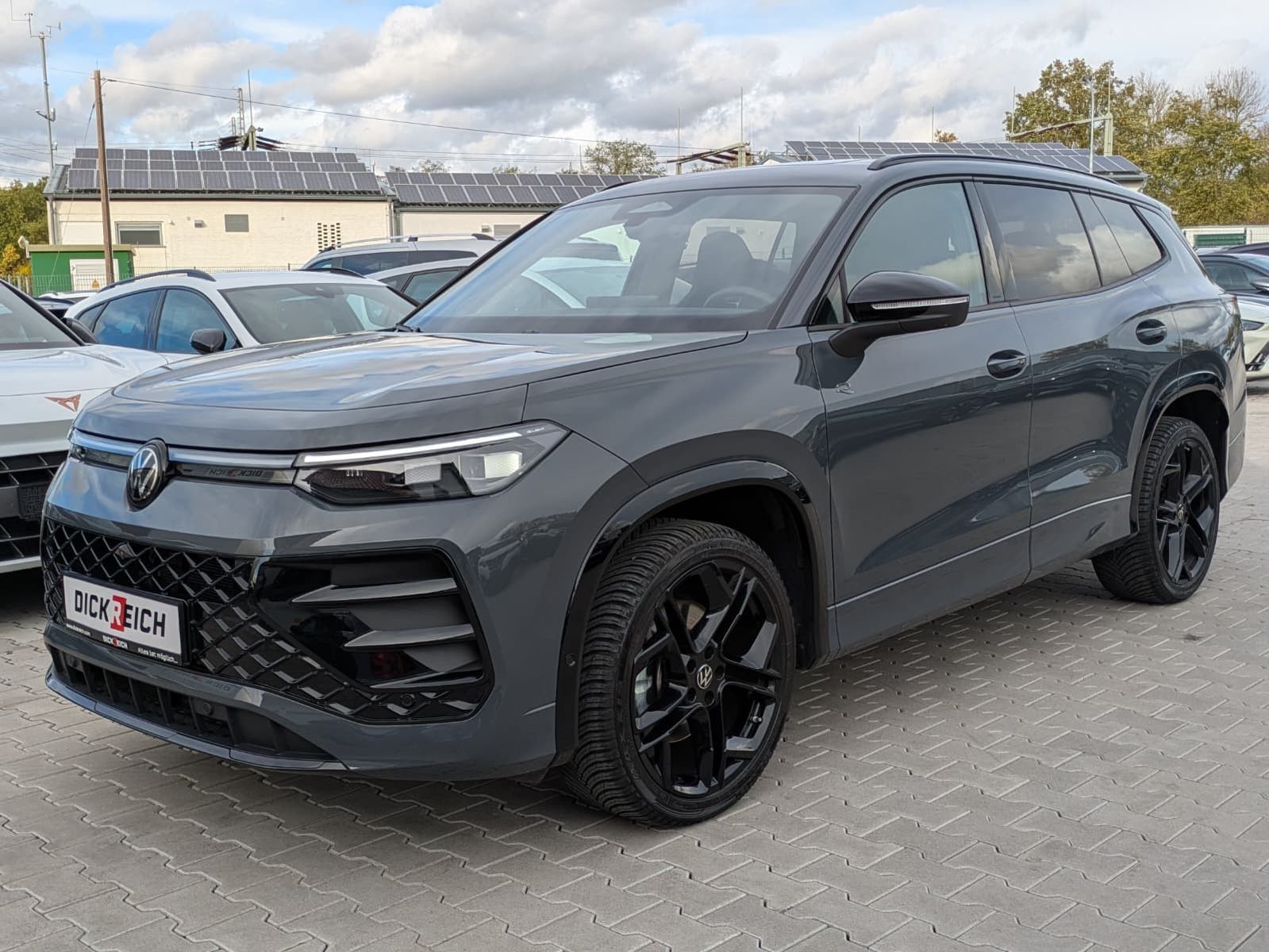 Fahrzeugabbildung Volkswagen Tayron 2.0 TDI 4M R-Line 7Si*MATRIX*AHK*PANO*HUD