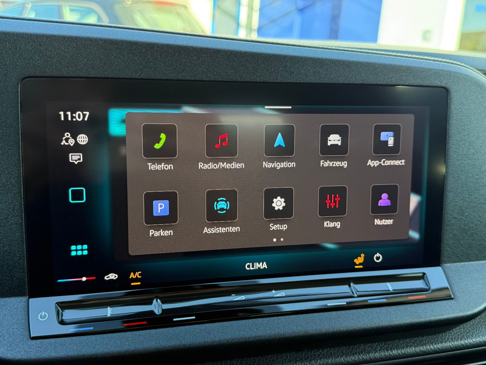 Fahrzeugabbildung Volkswagen Caddy TSI 7-Sitzer GRA AHK DAB Navi Kamera