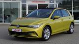 Volkswagen Golf VIII 1.5 TSI Life LED Navi Panorama PDC DAB - mit Benzin-Antrieb: Gelb, Beheizbares Lenkrad, mit Klimaanlage