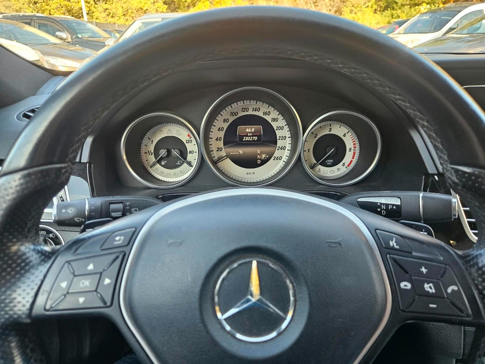 Mercedes-Benz E220 2013 — photo 17