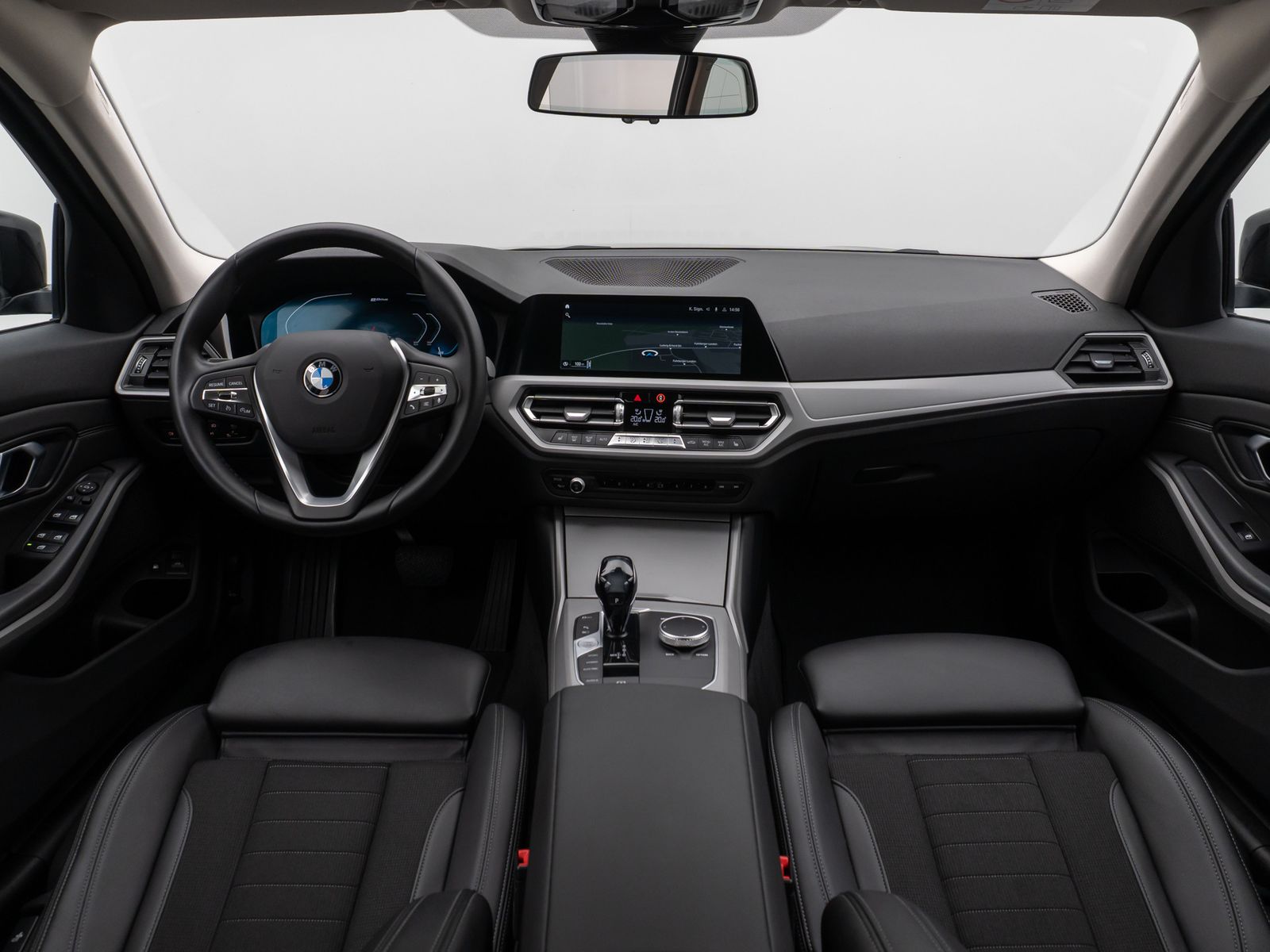 Fahrzeugabbildung BMW 330e Kamera DAB CockPitPr DrivAssis Alarm Sport