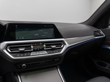 Fahrzeugabbildung BMW M340d xDr Tour HUD ACC Kamera 360° Pano HiFi