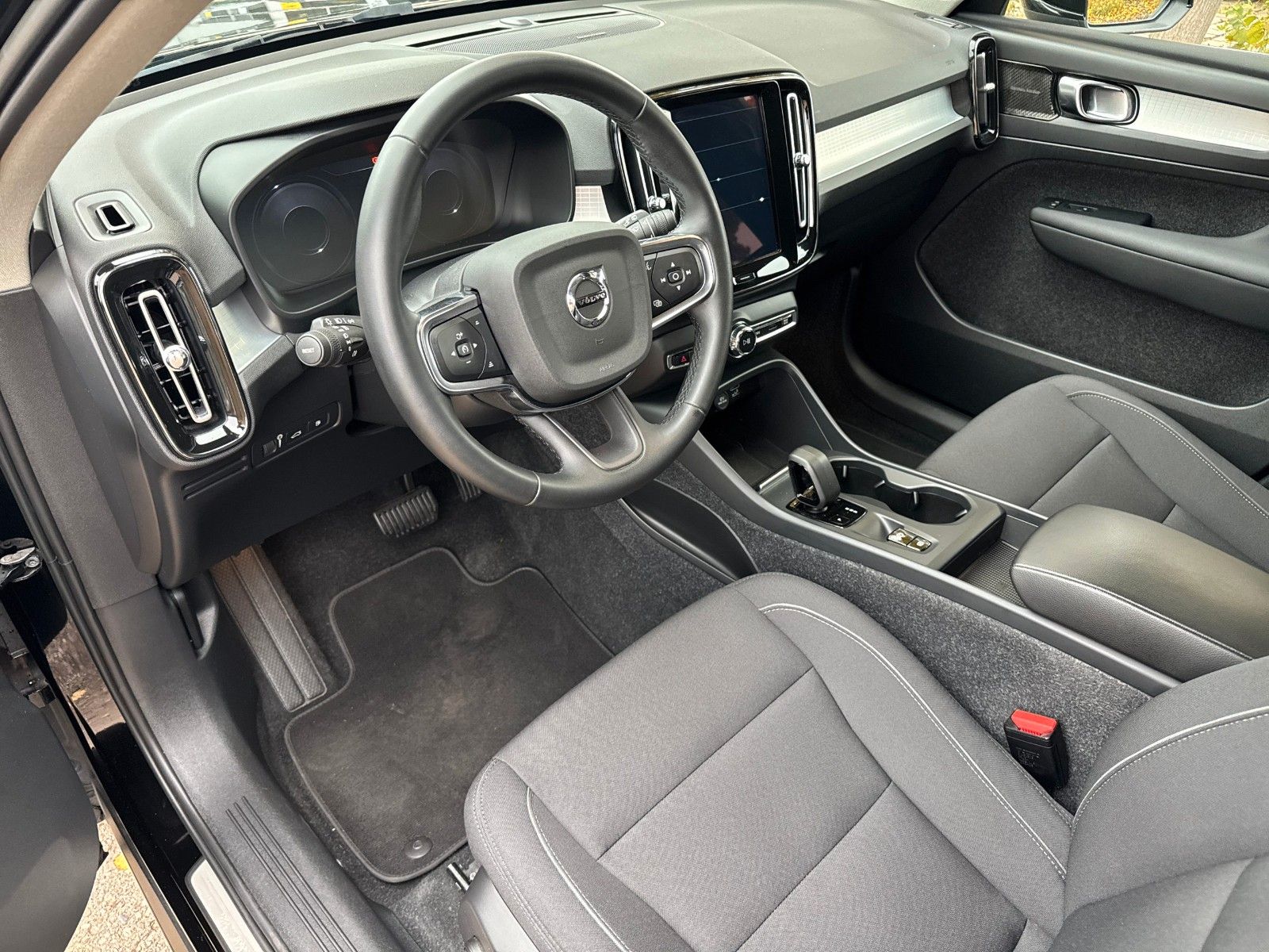 Fahrzeugabbildung Volvo XC 40 Core Recharge Plug-In, TEMPOMAT , AHK