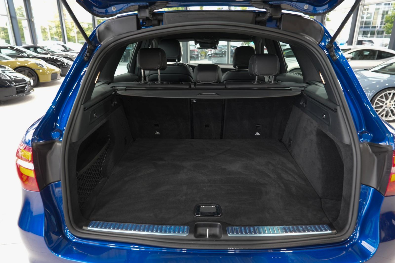 Mercedes-Benz GLC 300 4M*AMG-LINE*LEDER*LED*KAMERA*1.HAND