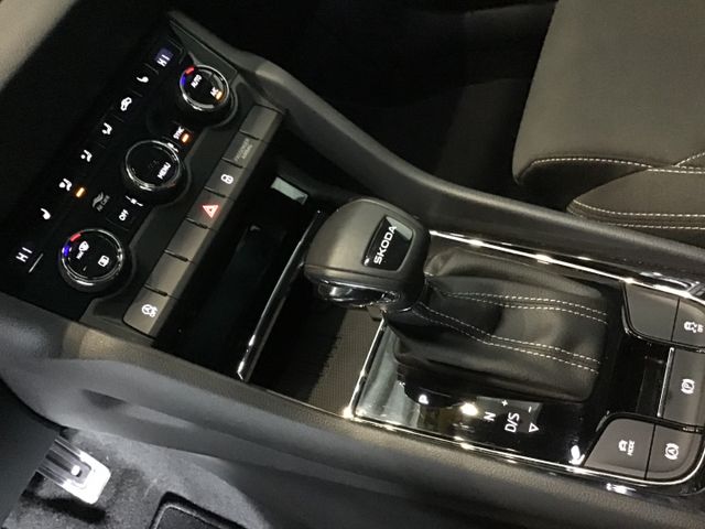 Fahrzeugabbildung Skoda Karoq Sportline 1.5 TSI DSG/Navi/ACC/Matrix/PDC