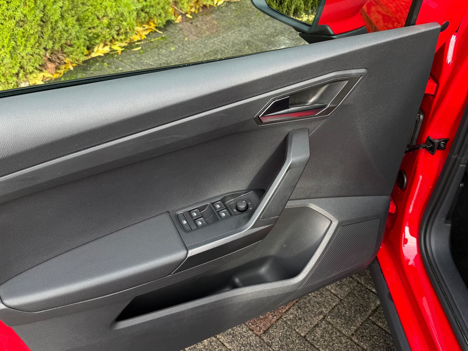 Fahrzeugabbildung SEAT Arona 1.0 TSI Style LED+NAV+SHZ+ACC+DAB+VIRT+PDC