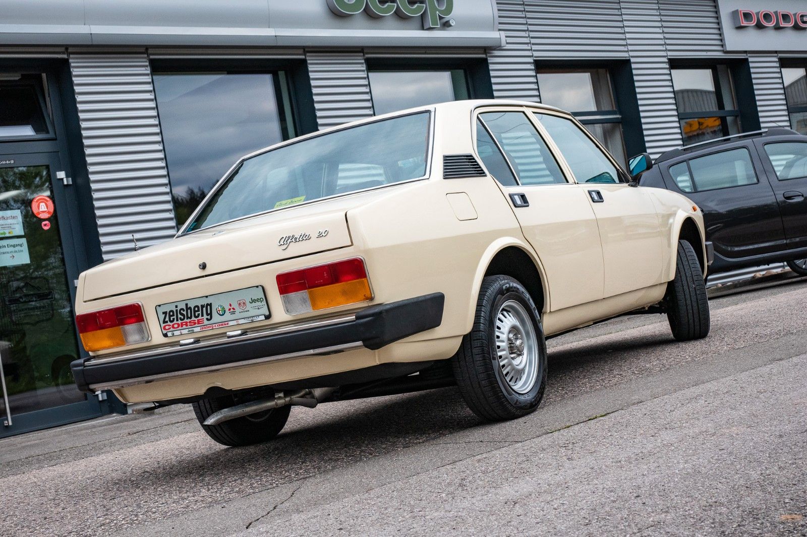 Fahrzeugabbildung Alfa Romeo Alfetta 2.0 Elfenbein*Zertifikat*Classic Gar*