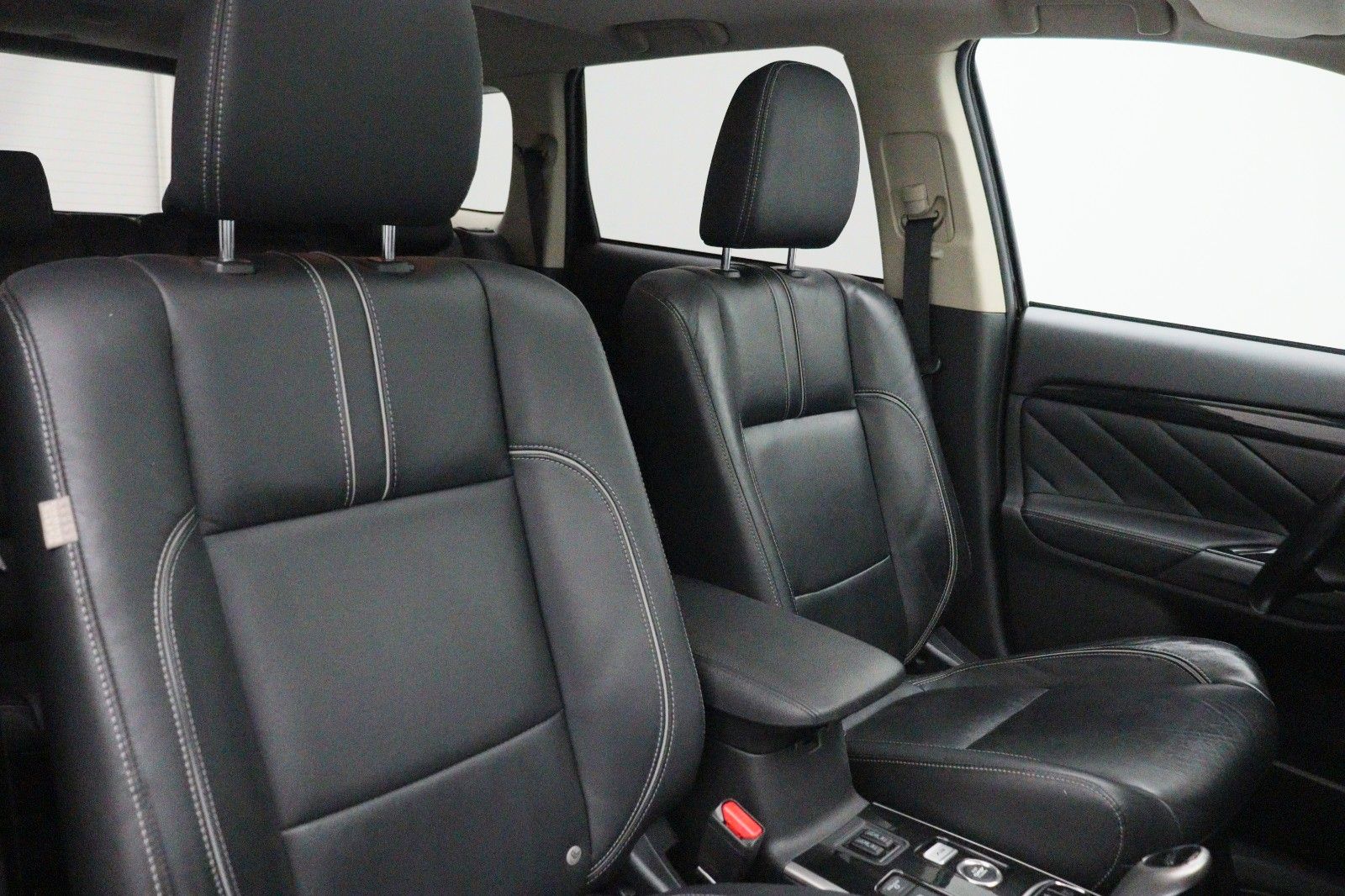 Fahrzeugabbildung Mitsubishi Outlander PHEV TOP 2.0 Fahrassistenz-Paket 4WD