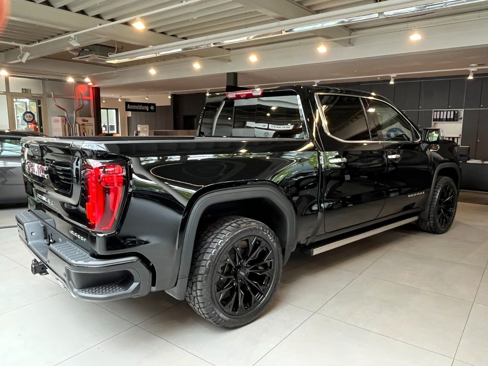 Fahrzeugabbildung GMC Sierra 1500 Denali Black 6.2 LPG*HeadUp*360°
