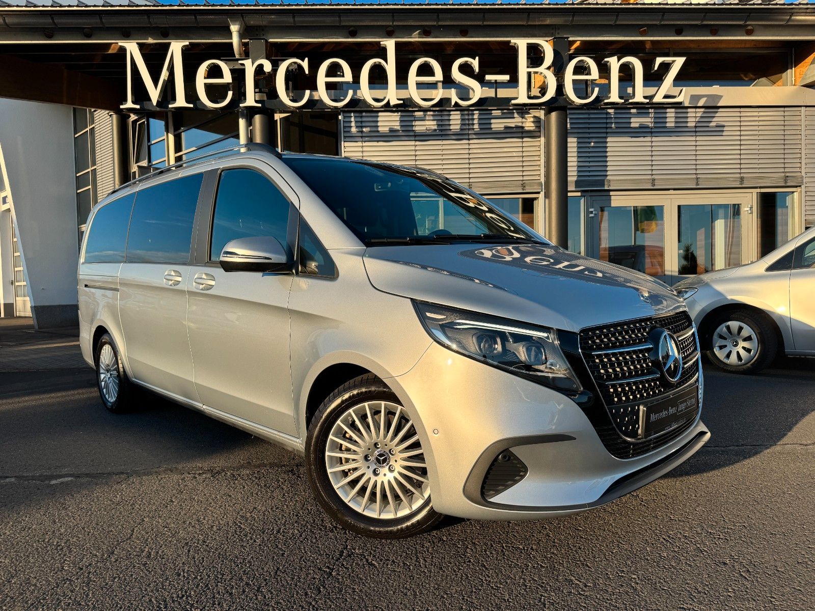 Fahrzeugabbildung Mercedes-Benz V 250 d STYLE DISTRONIC MULTIBEAM elektr Türen